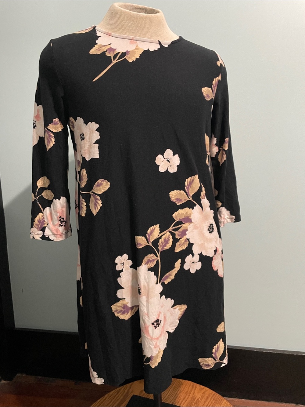 Bobbie Brooks Medium Quarter Sleeve Floral Mini Dress Soft